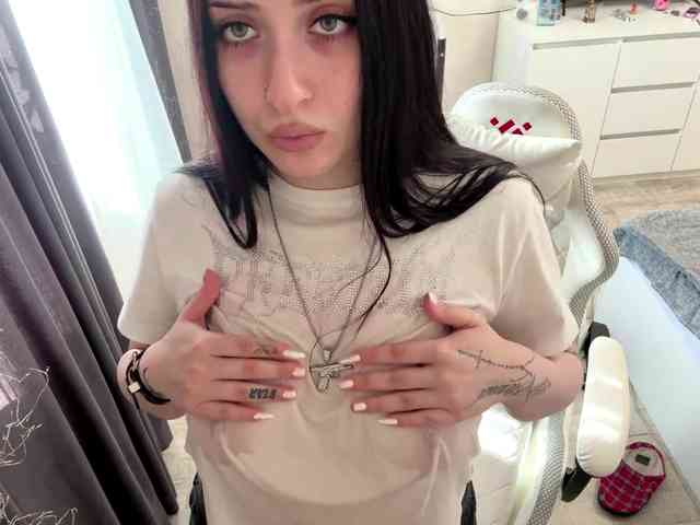 LindseyBridenbaker webcam