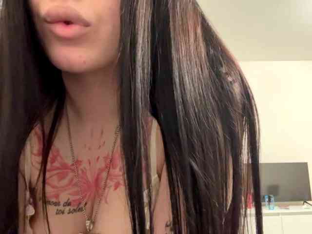 LindseyBridenbaker webcam