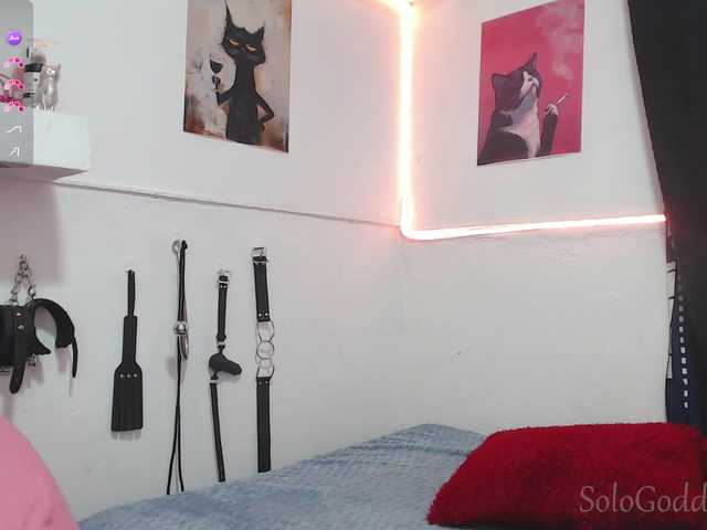 SoloGoddess live cam on BongaCams