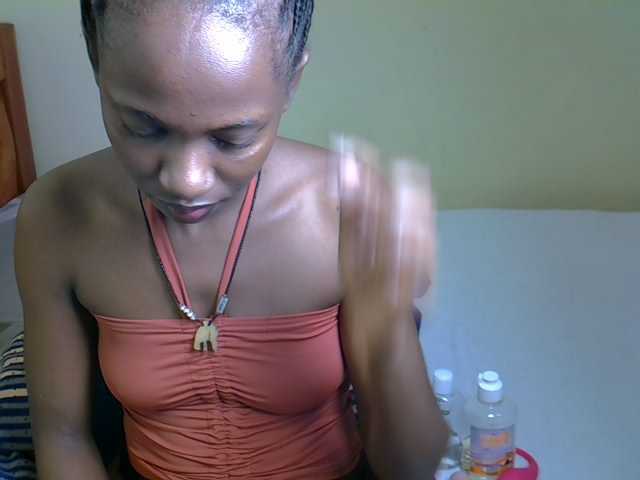 Pearl-petite live cam on
