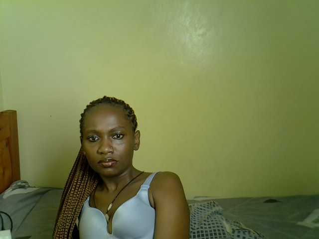 Pearl-petite live cam on BongaCams