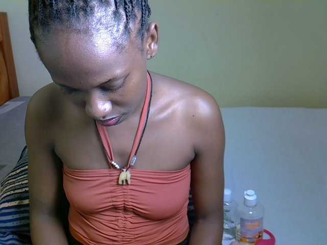 Pearl-petite live cam on