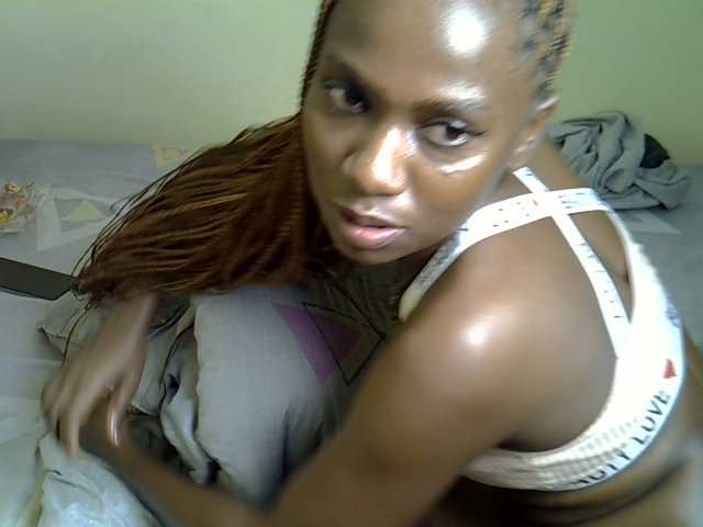 Pearl-petite live cam on BongaCams