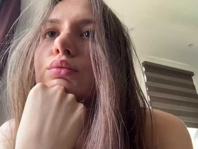 MilkaCrystall01 live cam on BongaCams