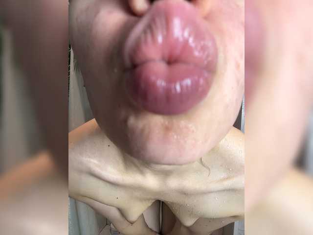 MilkaCrystall01 live cam on BongaCams