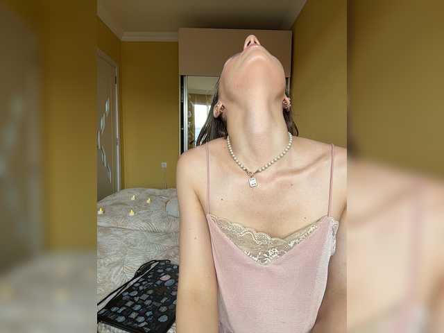 MilkaCrystall01 live cam on BongaCams