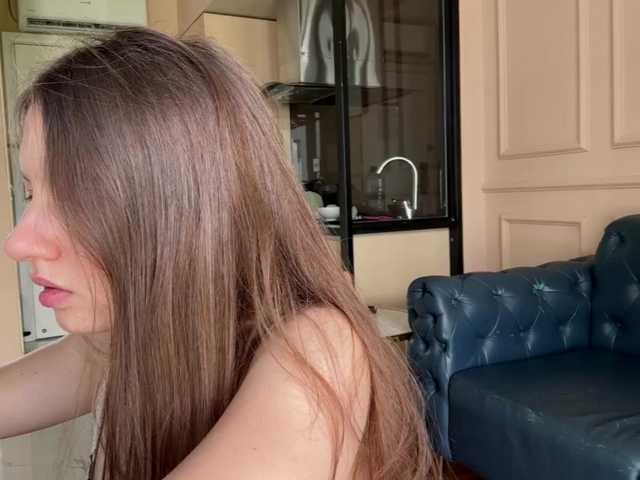 MilkaCrystall01 live cam on BongaCams