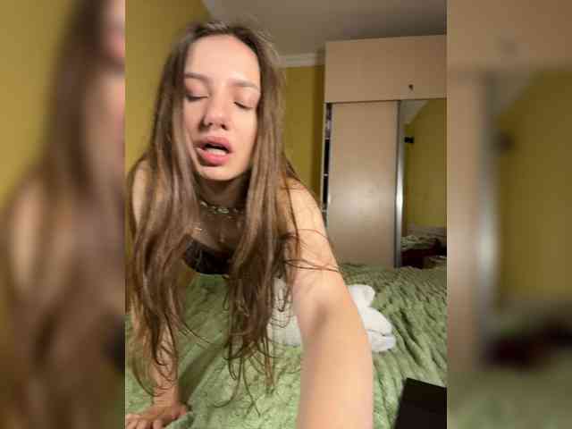 Milka_Crystal webcam