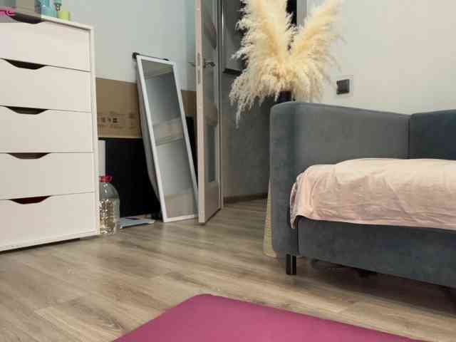Milka_Crystal webcam