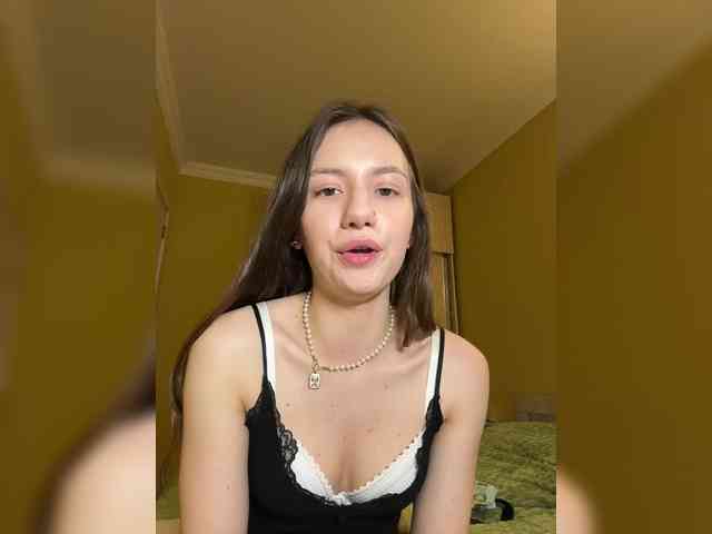 MilkaCrystal01 webcam