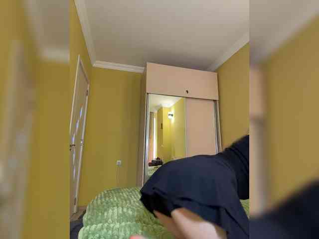 Milka_Crystal webcam