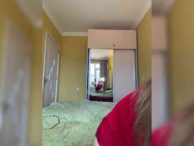 Milka_Crystal webcam