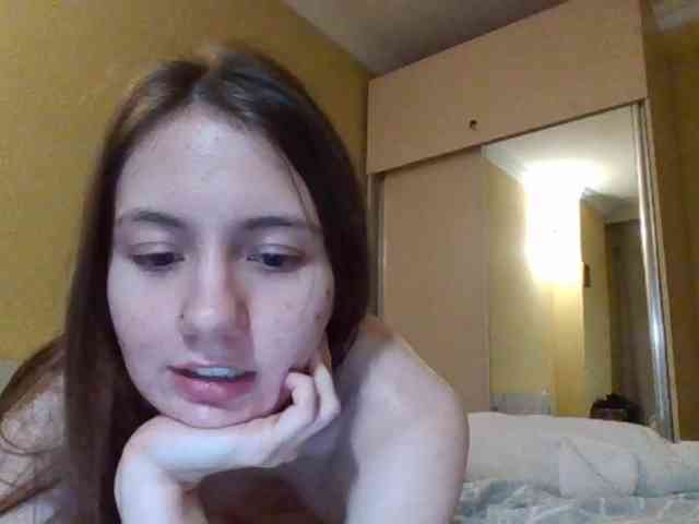 MilkaCrystal01 webcam