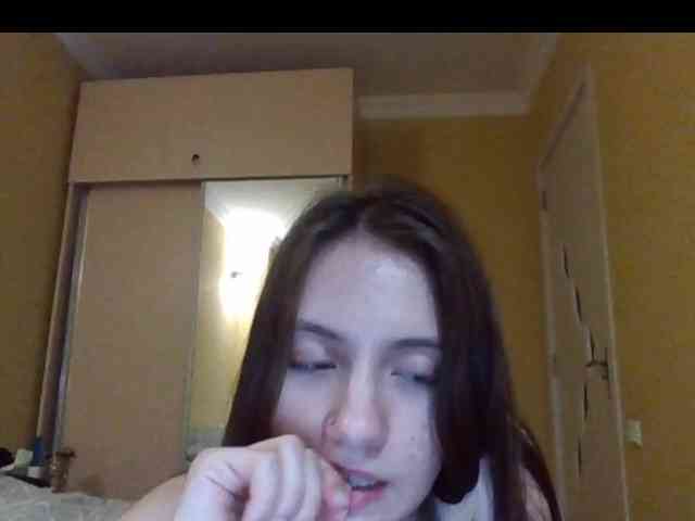 MilkaCrystal01 webcam
