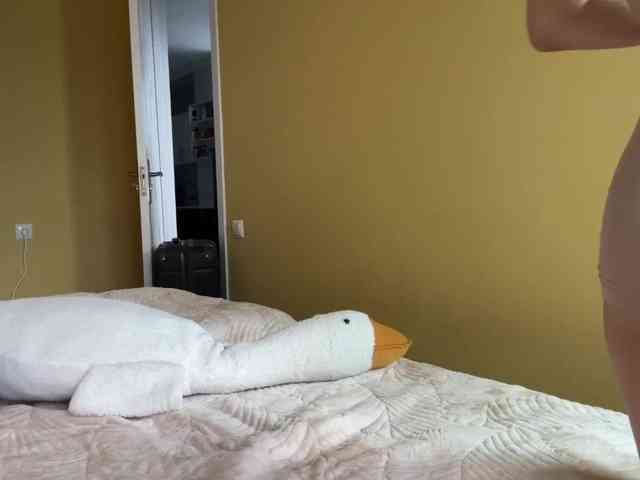 Milka_Crystal webcam