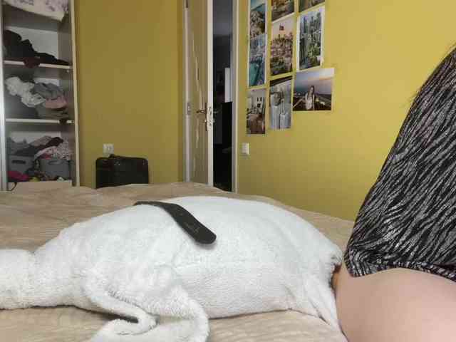 Milka_Crystal webcam