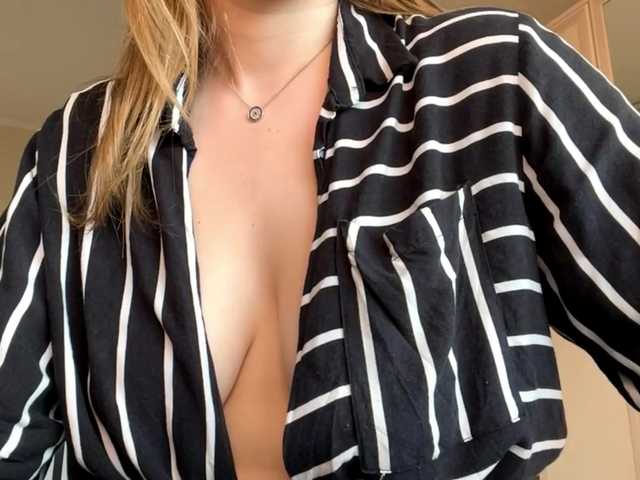 AmparoWisley live cam on BongaCams