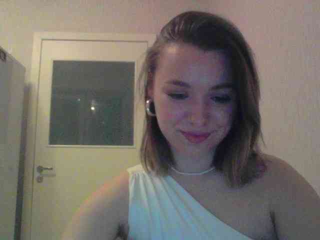 MilikaD webcam