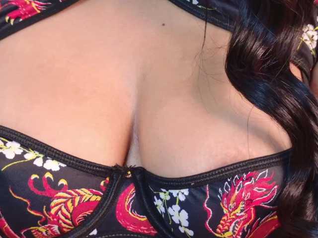 VanesaGuzman live cam on BongaCams