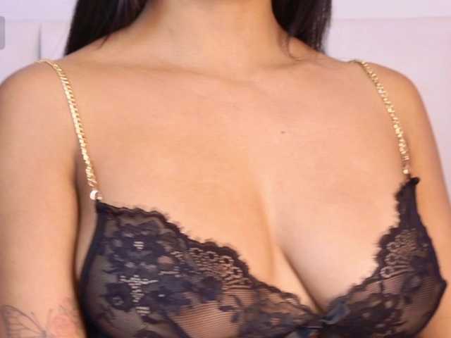 VanesaGuzman live cam on BongaCams