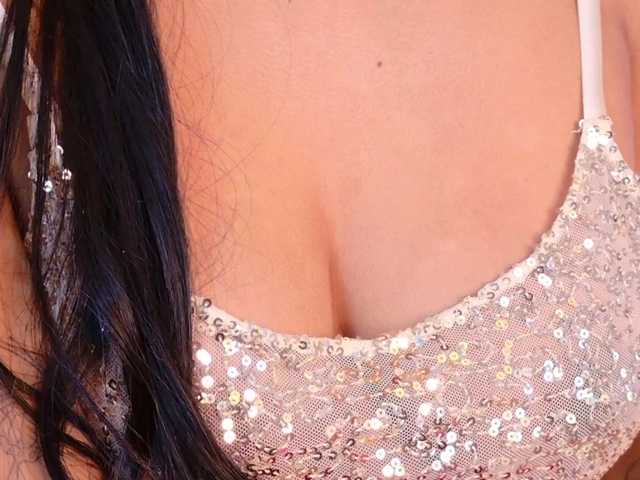 VanesaGuzman live cam on BongaCams
