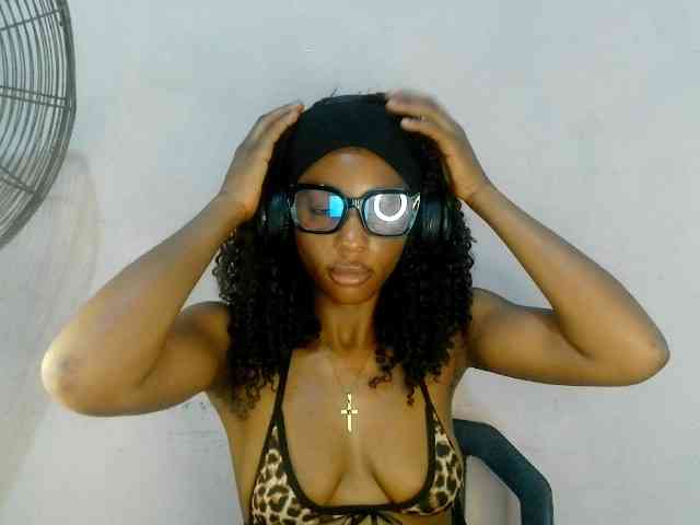 Naughtygirl24 webcam