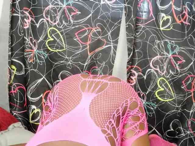 cute-mesh Live Webcam on BongaCams