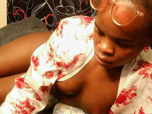 cute-mesh Live Webcam on BongaCams
