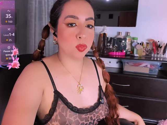 carolinasweet37 live cam on BongaCams