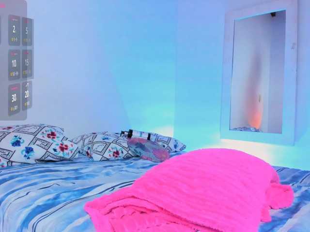 carolinasweet37 live cam on BongaCams