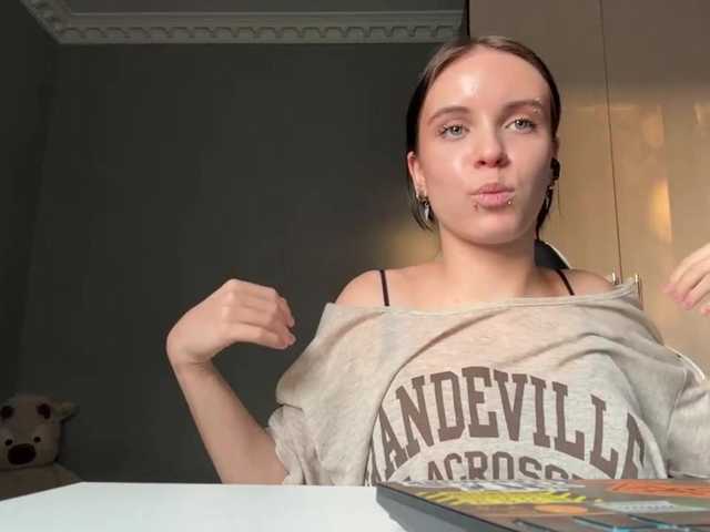 tootightwiththong live cam on BongaCams