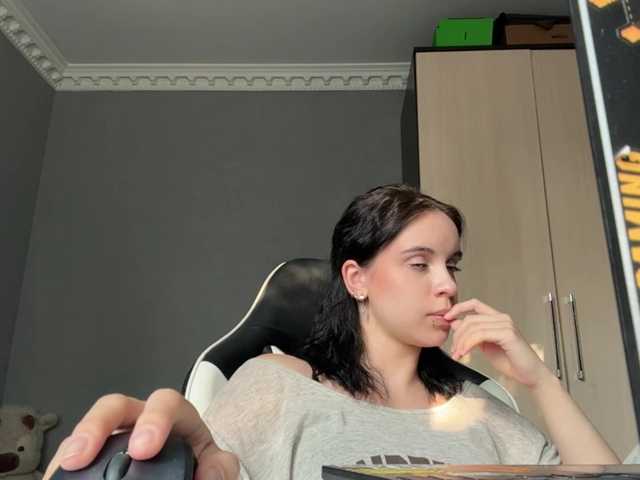 tootightwiththong live cam on BongaCams