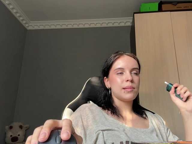 tootightwiththong live cam on BongaCams