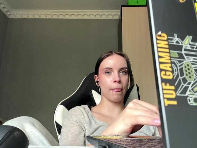 tootightwiththong live cam on BongaCams