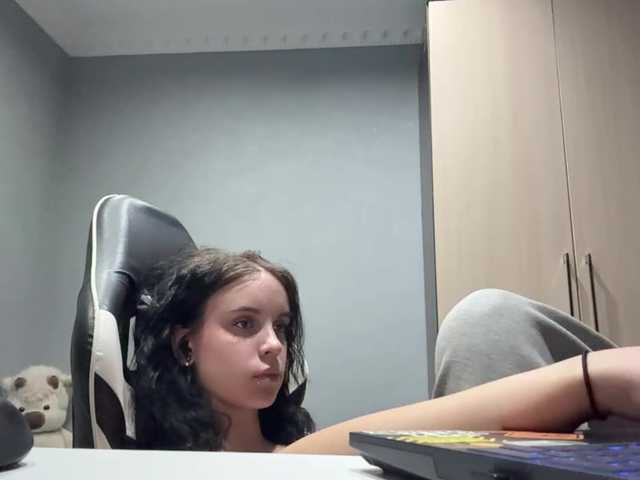 tootightwiththong live cam on BongaCams