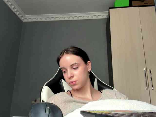 tootightwiththong's live room