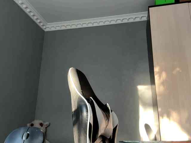 tootightwiththong