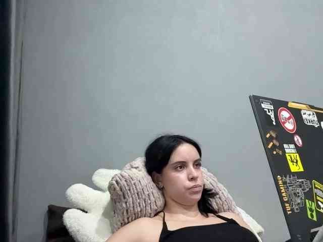 tootightwiththon... Live Webcam on BongaCams