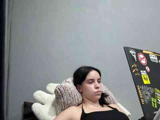 tootightwiththong's live room