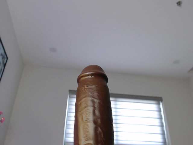 Krispyshot live cam on BongaCams