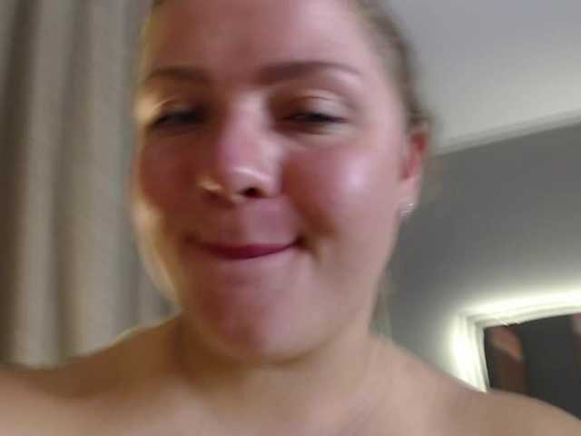 Krispyshot live cam on BongaCams