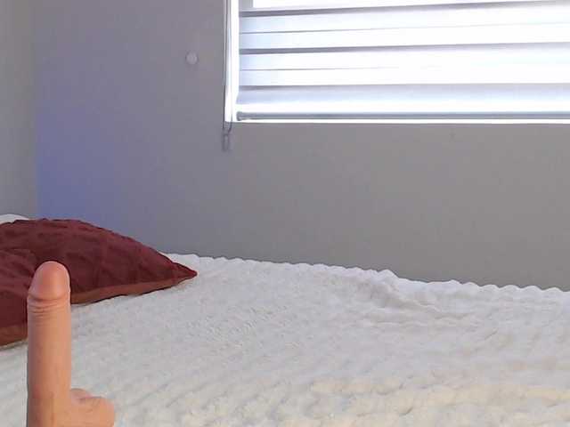 Krispyshot live cam on BongaCams