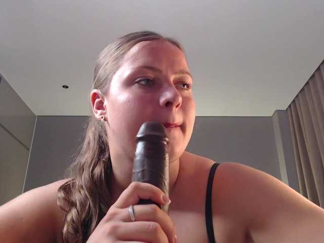 Krispyshot live webcam show