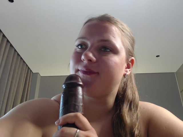 Krispyshot live webcam show
