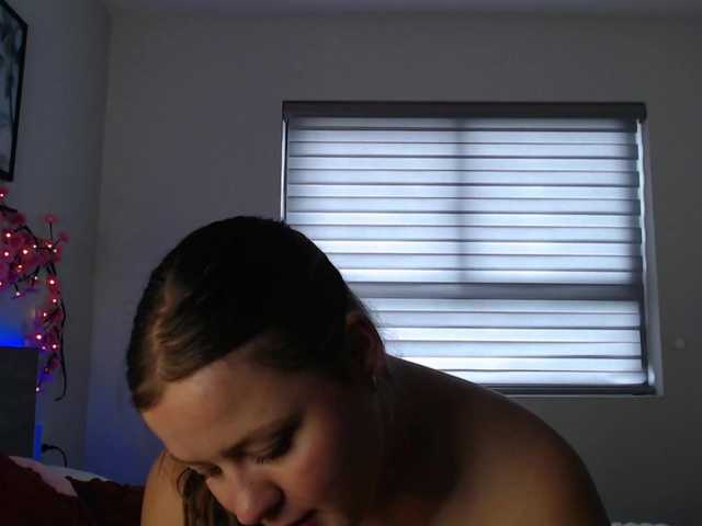 Krispyshot live cam on BongaCams