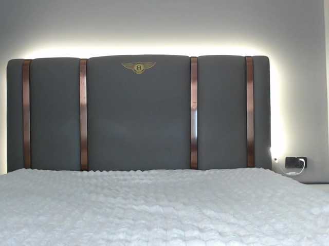 Krispyshot live webcam show