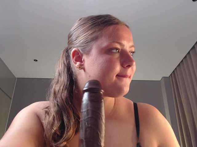 Krispyshot live webcam show