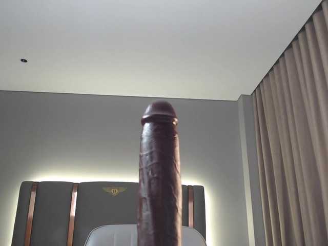 Krispyshot live cam on BongaCams