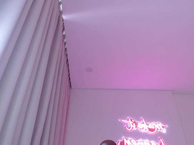 Krispyshot live cam on BongaCams