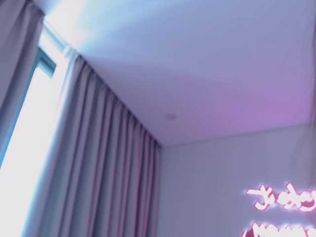Krispyshot live cam on BongaCams